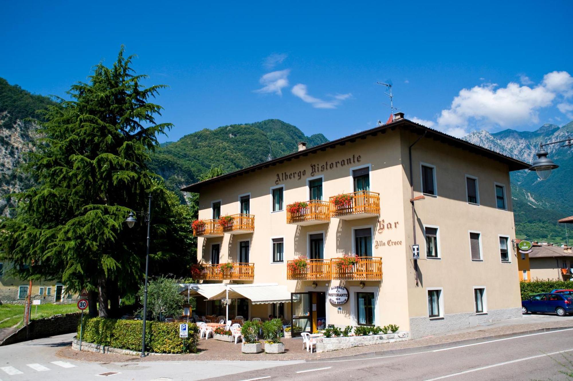 Hotel Antica Croce - Gardaslowemotion Tenno Exterior photo