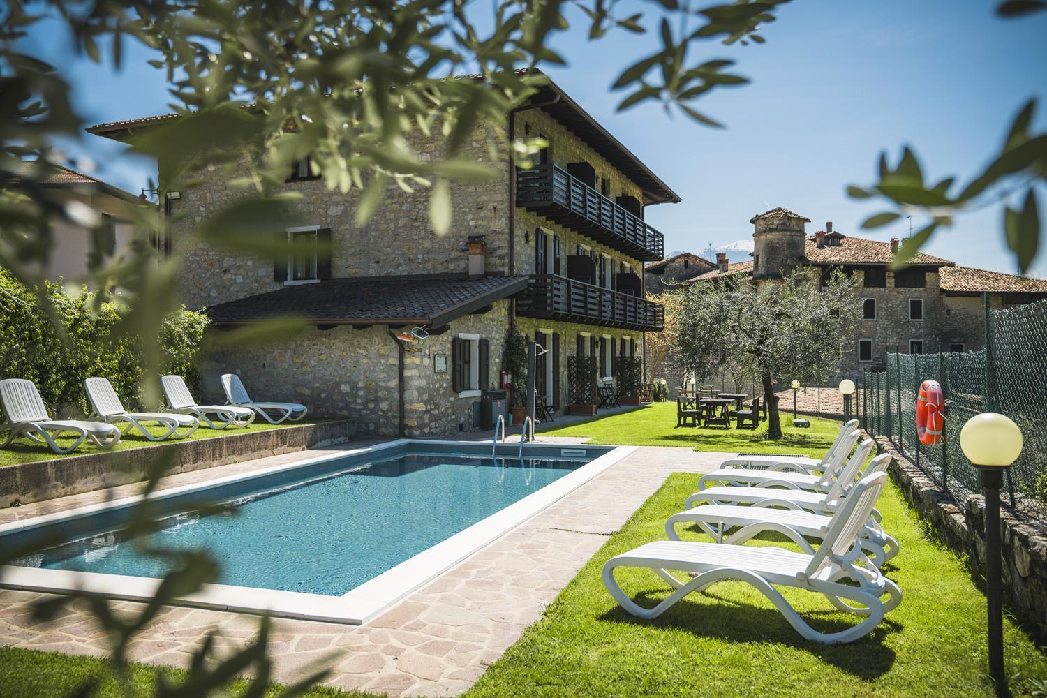 Hotel Antica Croce - Gardaslowemotion Tenno Exterior photo