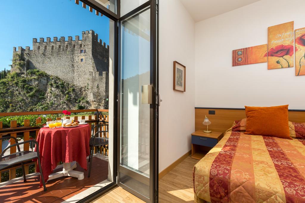 Hotel Antica Croce - Gardaslowemotion Tenno Exterior photo