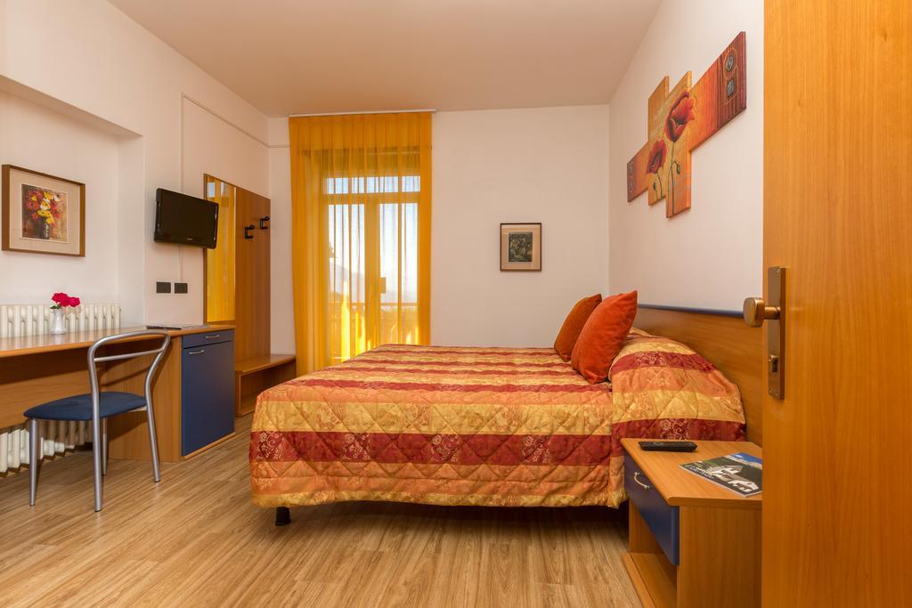 Hotel Antica Croce - Gardaslowemotion Tenno Exterior photo
